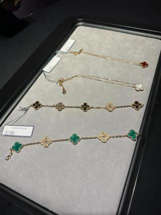 Van Cleef & Arpels Malachite and Diamond 5-Motif Clover Bracelet