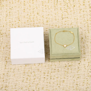 Van Cleef & Arpels Heartline Minimal Bracelet