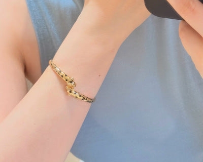 Cartier Panthère Velours Slim Open Bangle