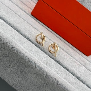 Hermès Chaine d’Ancre Minimal Curve Stud Earrings