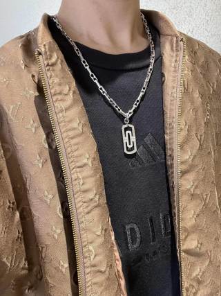 Bvlgari Silver Geometric Pendant Chain Necklace – Elegant Luxury Jewelry