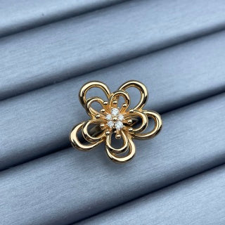 Van Cleef & Arpels Blooming Ribbon Flower Ring