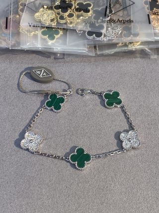 Van Cleef & Arpels Malachite 5-Motif Clover Bracelet with Gold-Tone Details