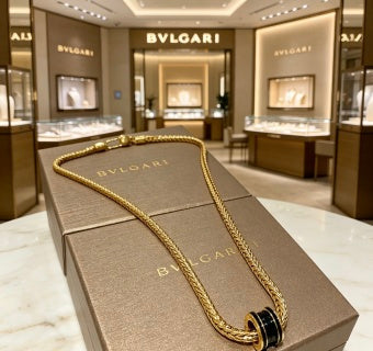 Bvlgari Gold Black Spiral Pendant Chain Necklace – Elegant Luxury Jewelry