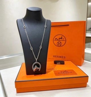 Hermès Equestrian Arc Horseshoe Pendant Necklace
