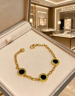 Bvlgari Gold Black Onyx Accent Link Bracelet – Elegant Luxury Jewelry