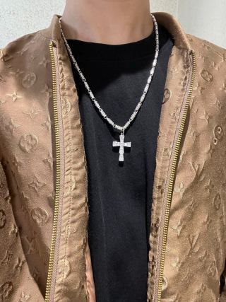 Bvlgari Silver Cross Pendant Statement Necklace – Elegant Luxury Jewelry