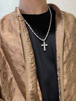 Bvlgari Silver Cross Pendant Statement Necklace – Elegant Luxury Jewelry