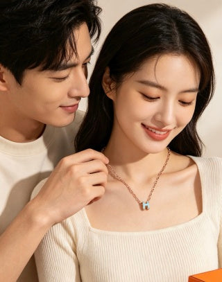 Hermès Aurora H Chain Pendant Necklace