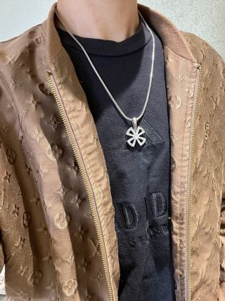 Bvlgari Silver Crystal Cross Pendant Necklace – Elegant Luxury Jewelry
