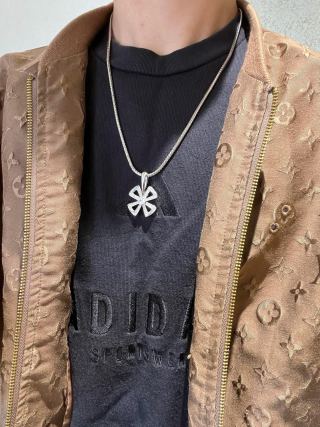 Bvlgari Silver Crystal Cross Pendant Necklace – Elegant Luxury Jewelry