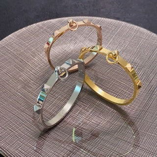 CARTIER Novelle Geometric Charm Bangle