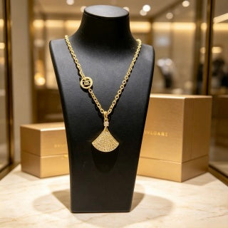 Bvlgari Divas’ Dream Gold Pendant Necklace – Timeless Italian Elegance