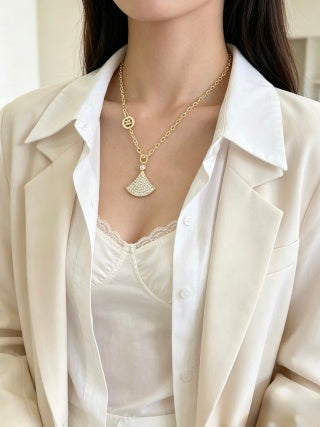 Bvlgari Divas’ Dream Gold Pendant Necklace – Timeless Italian Elegance