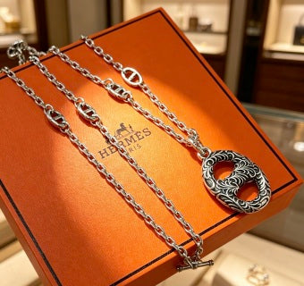 Hermès Ornate Oval Medallion Chain Necklace