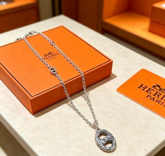 Hermès Ornate Oval Medallion Chain Necklace