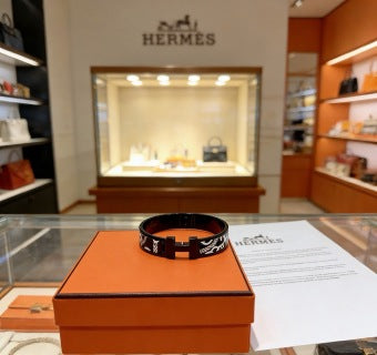 Hermès Black Enamel Signature Hinge Bracelet