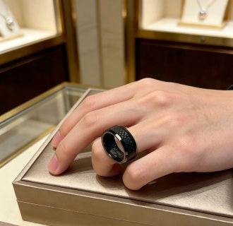 Bvlgari B.zero1 Black Ceramic Spiral Ring – Elegant Luxury Jewelry