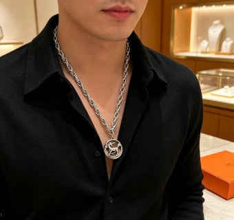 Hermès Medallion Chain Pendant Necklace