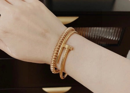 CARTIER Ravelle Studded Orbit Bangle