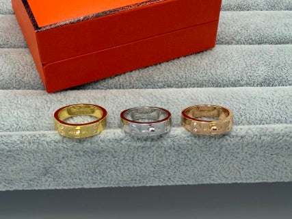 Hermès Signature H Detail Wide Band Ring