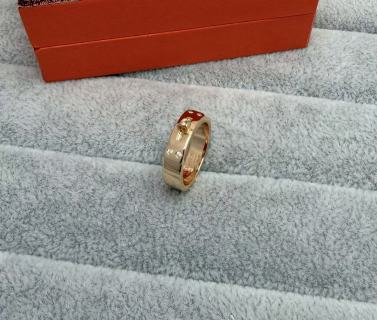 Hermès Signature H Detail Wide Band Ring