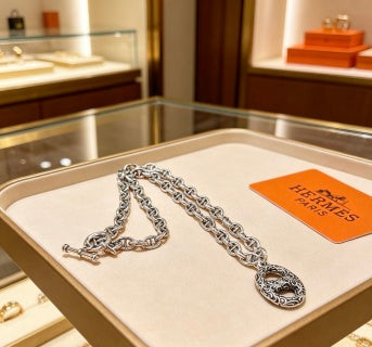Hermès Interlocking Chain Link Pendant Necklace