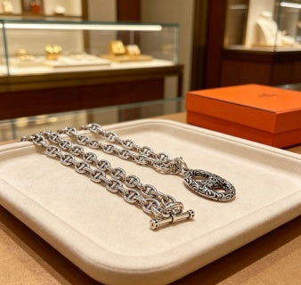 Hermès Interlocking Chain Link Pendant Necklace