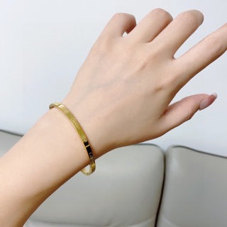 CARTIER Lucienne Minimal Engraved Bangle