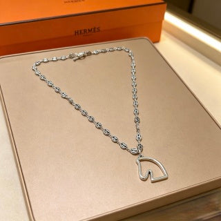 Hermès Equestrian Horseshoe Link Pendant Necklace