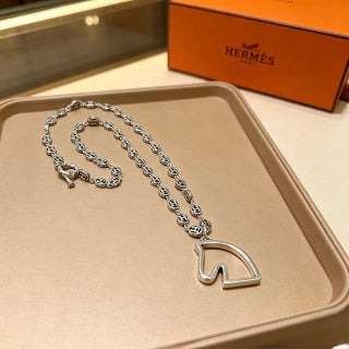 Hermès Equestrian Horseshoe Link Pendant Necklace