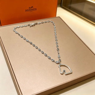 Hermès Equestrian Horseshoe Link Pendant Necklace