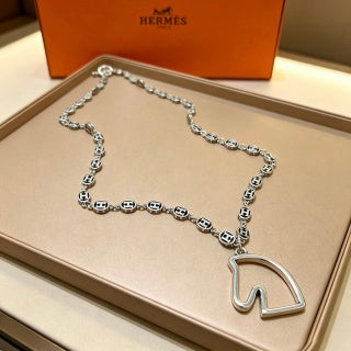Hermès Equestrian Horseshoe Link Pendant Necklace