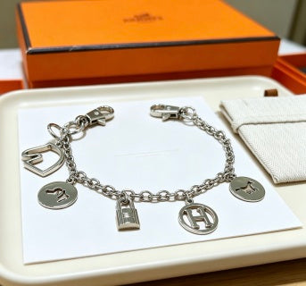 Hermès Heritage Charm Link Necklace